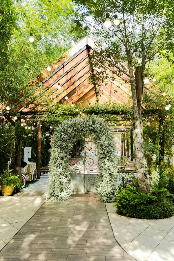 Location d'arches décoratives estivales pour vos événements